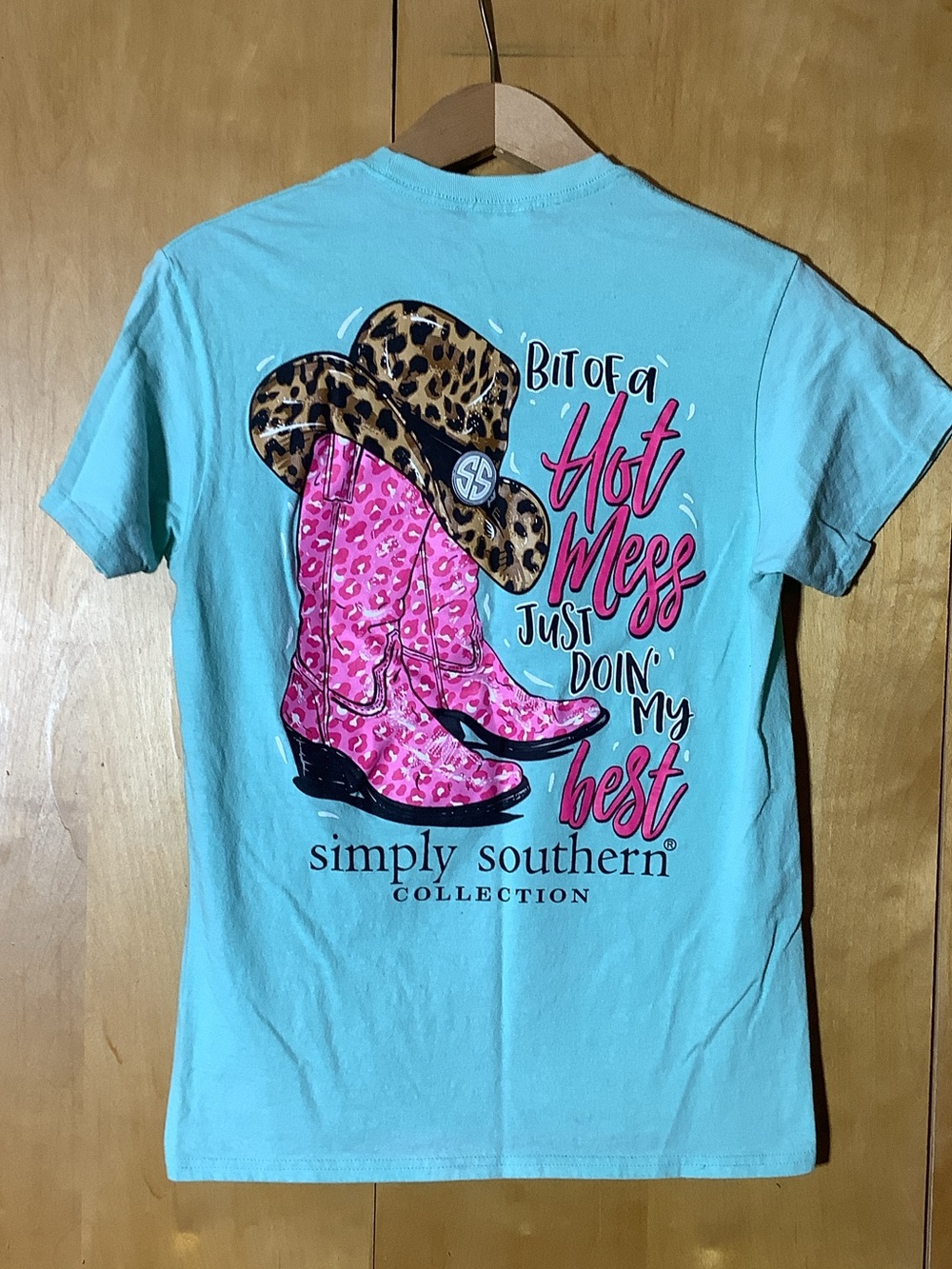 Simply Southern mint green Hot Mess tee, size medium